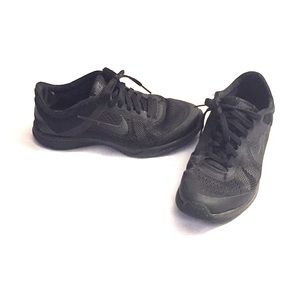 Black nike sneakers